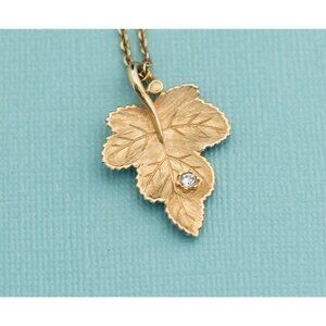 Vintage Gold Leaf Choker Necklace 15.5 Inches by Avon E14